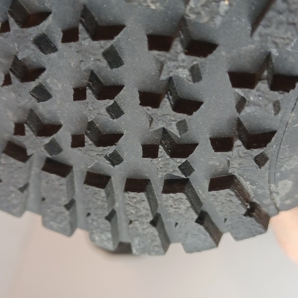 Carmela Leather Chunky Heeled Boots Moto Booties Zippers Lug Size Women's 7 - Picture 3 of 11